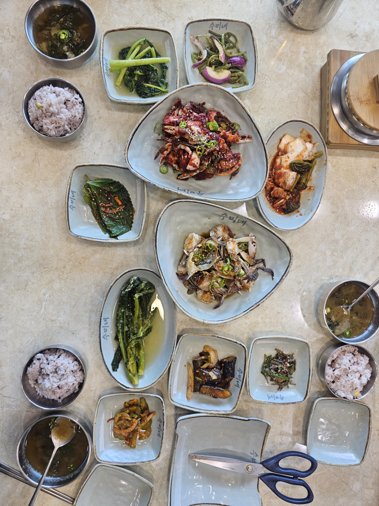 Suminegejangjangeobapsang (수미네게장장어밥상) 1