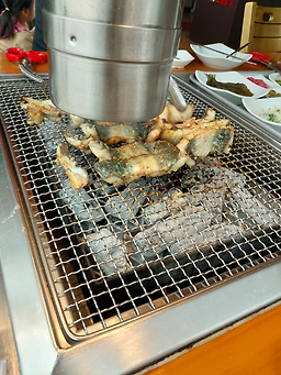 Yeongsajeongminmuljangeojikpanjang (영사정민물장어직판장) 1
