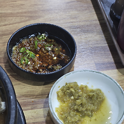 Ajimaesijanghaejangguk (아지매시장해장국) 1