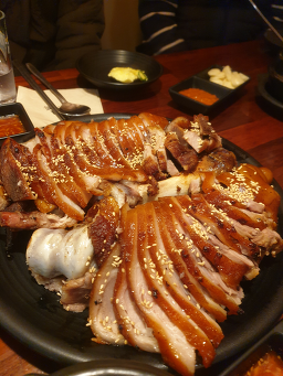 Kkankkanhan jokbal (깐깐한 족발) 1