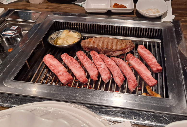 Pureundongsanhanumaeul (푸른동산한우마을) 2