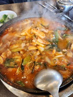 Uksugolguldarisikyuksikdang pyeongnijeom (욱수골굴다리식육식당 평리점) 2