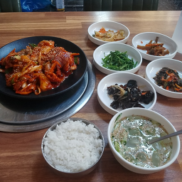 Motnanisikdang (못난이식당) 2