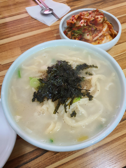 Eomjisonkalguksu (엄지손칼국수) 3