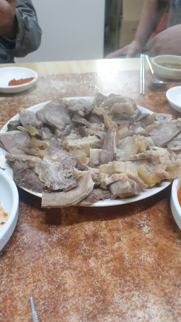 Halmaesoegogigukbap (할매쇠고기국밥) 3