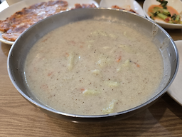 Cheonnyeonchosonkalguksu 4