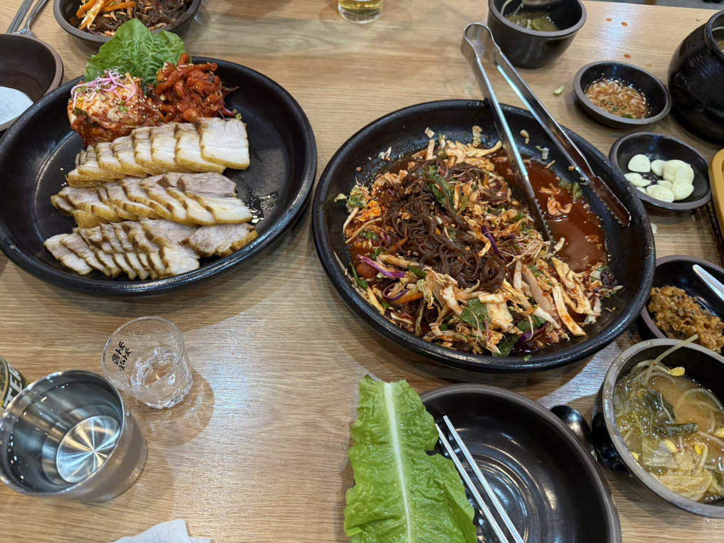 Jeonggwangseokhangaribossamhwasunjeom (정광석항아리보쌈화순점) 1