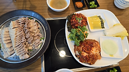 Wonhalmeonibossam (원할머니보쌈) 2