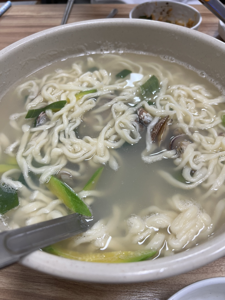Jamaesonkalguksu (자매손칼국수) 3