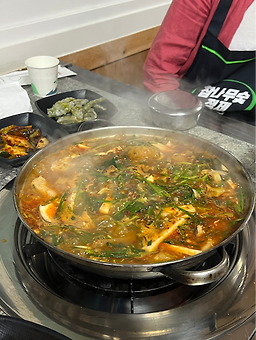Sanjeongnonmegimaeuntang (산정논메기매운탕) 3