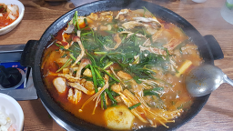 Hyeongjemuldakgalbi (형제물닭갈비) 2