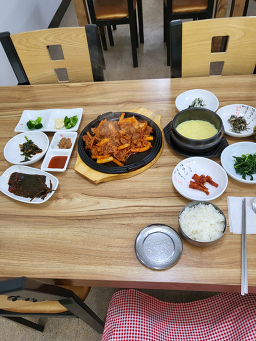 Yaksuteosikdang (약수터식당) 1