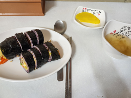 Heukseokdongmyeongdanggimbap (흑석동명당김밥) 2