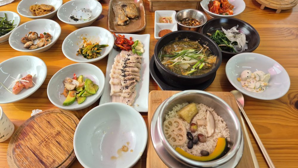 Honggyedong bapsang (홍계동 밥상) 1
