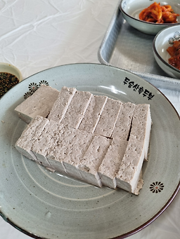 Duseungsanheukdubu (두승산흑두부) 1