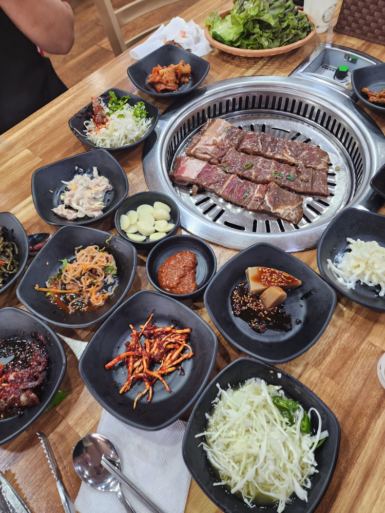 Hyeondoneidongsutbulgalbi (현도네이동숯불갈비) 1