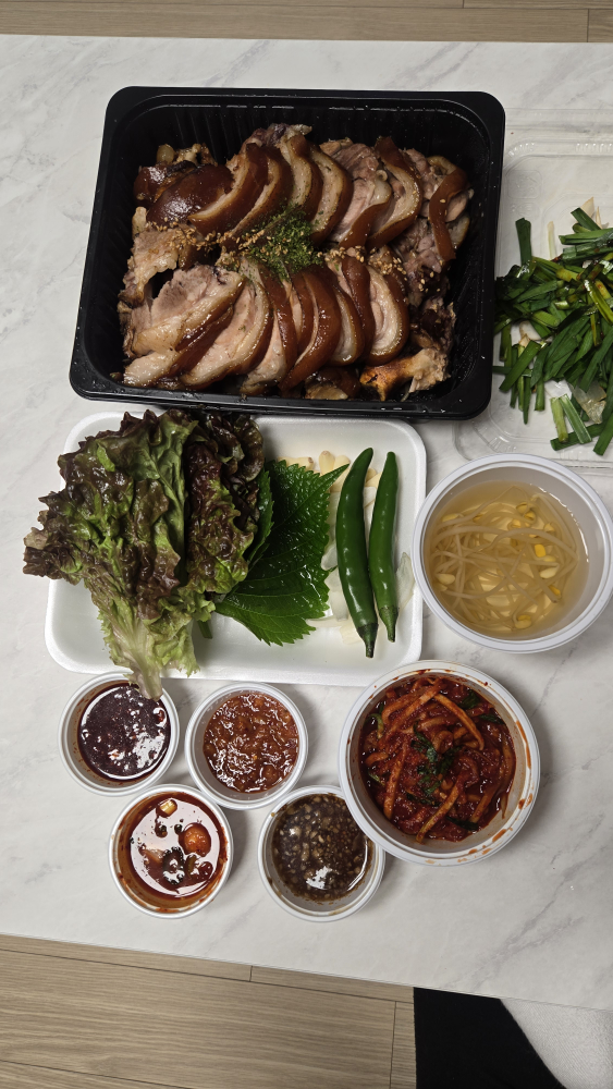 Chilgongjujokbal (칠공주족발) 1