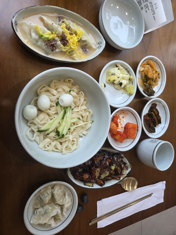 고향보쌈칼국수용봉점 1