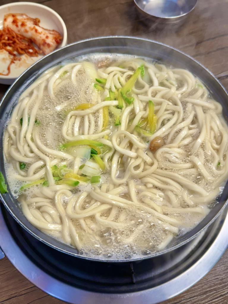 Milbatkalguksu (밀밭칼국수) 2