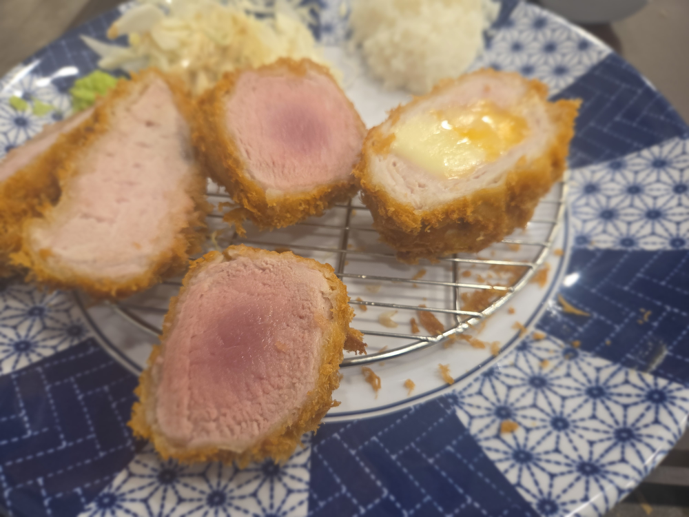 Jeoonsukseong gureumkacheu eunpyeongjeom (저온숙성 구름카츠 은평점) 2