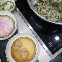 Hwanghaedogimchimandujeongolkalguksu (황해도김치만두전골칼국수) 3