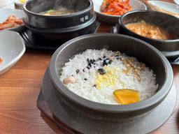 Hyangchoneseodolsotbap (향촌에서돌솥밥) 1