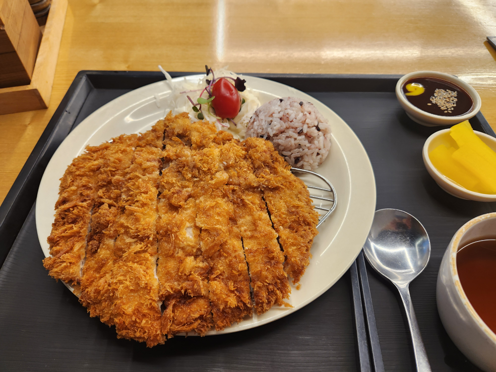 Hongikdonkkaseu gyeongjujeom (홍익돈까스 경주점) 1