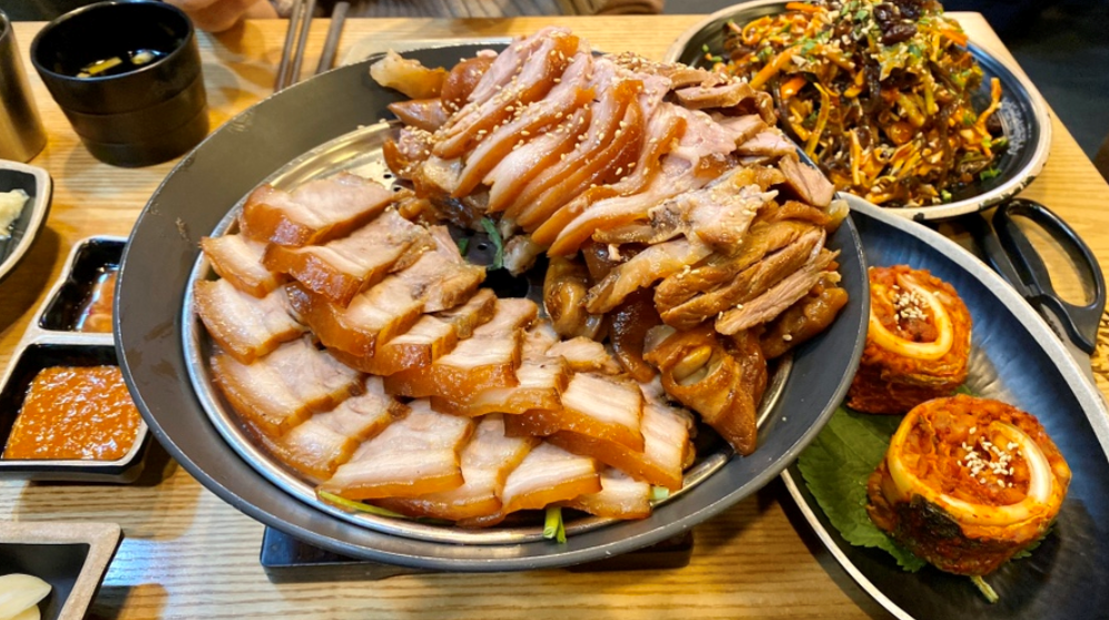 Samdaejokbal cheonwangjeom (삼대족발 천왕점) 2