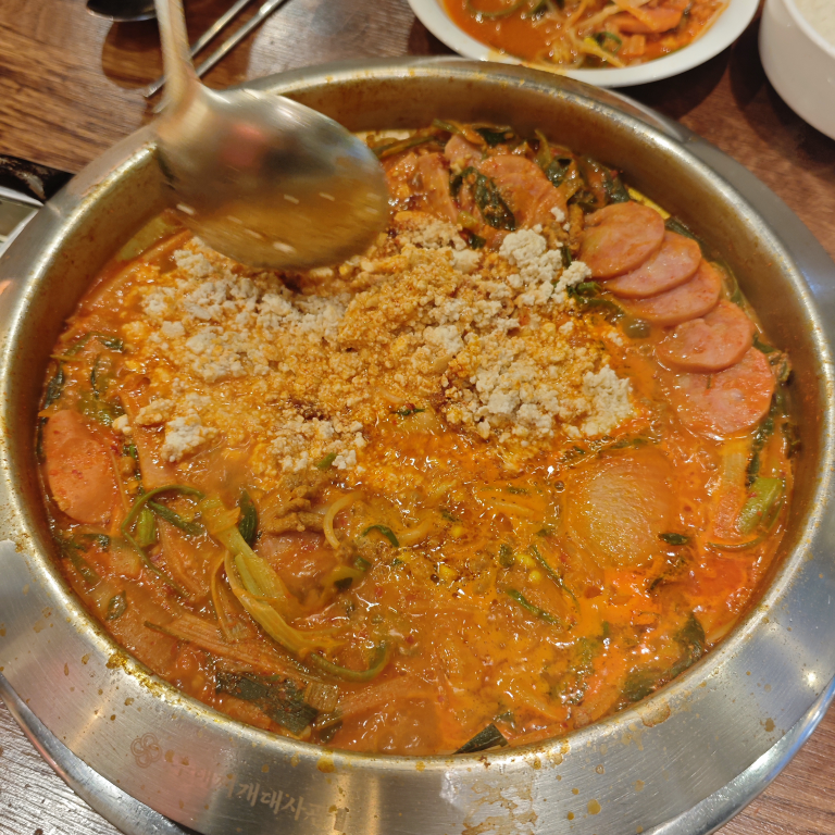 부대찌개대사관 교대점 사진 3