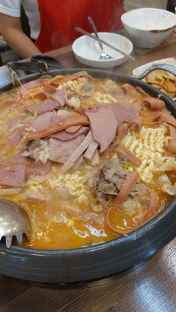Bikjjunbudaejjigae (빅쭌부대찌개) 3