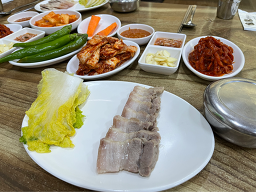Samyonginegamjatangbossam (삼용이네감자탕보쌈) 1