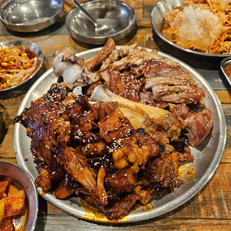 Gangtongjokbal (강통족발) 3