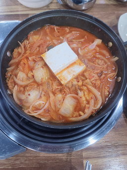 Tongdwaejiduruchigi (통돼지두루치기) 1