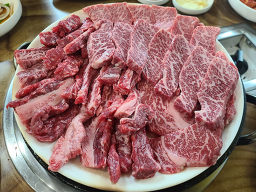 Gonggeomhanumaeul (공검한우마을) 3