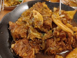 Meokeumjikppyeogamjatang (먹음직뼈감자탕) 2