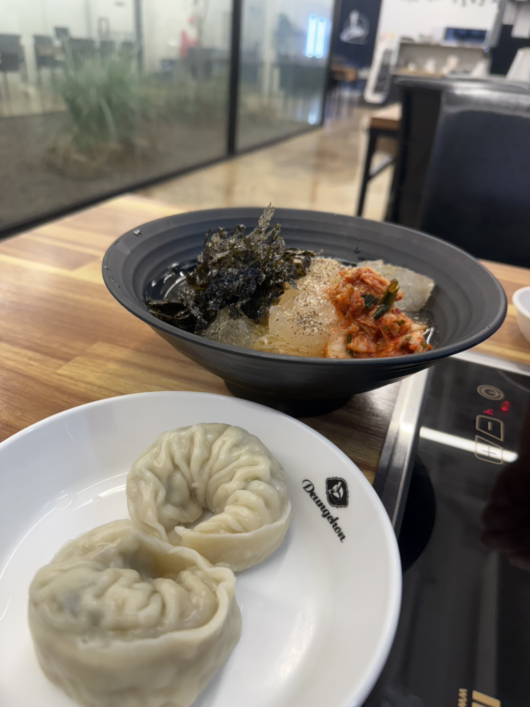 Deungchonsyabeukalguksu (등촌샤브칼국수) 1