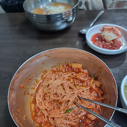 Seongwonmyeolchiguksu (성원멸치국수) 1