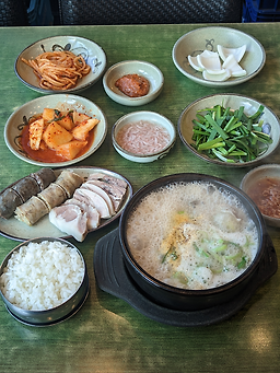 Sinuijuchapssalsundae (신의주찹쌀순대) 3