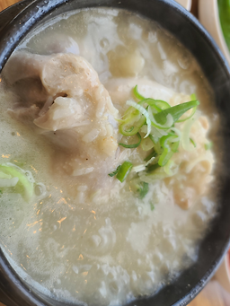 Iucheolhanbangnurungjisamgyetang (이우철한방누룽지삼계탕) 3