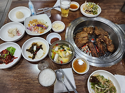 Hyeondaesutbulgalbi (현대숯불갈비) 1