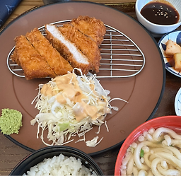 부엉이돈가스 학동역점 사진 3