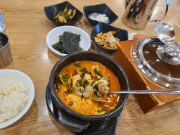 Buttumakaesundubu (부뚜막애순두부) 3
