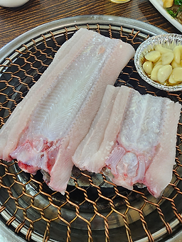 Hosujangeomadang (호수장어마당) 1