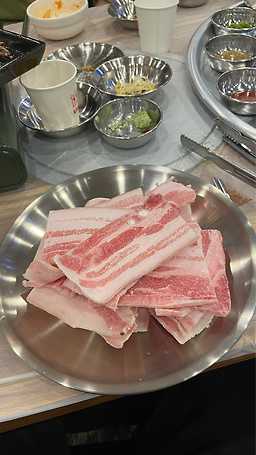 Namyangtongdwaeji (남양통돼지) 1