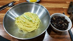 Keunsonjjamppong (큰손짬뽕) 2