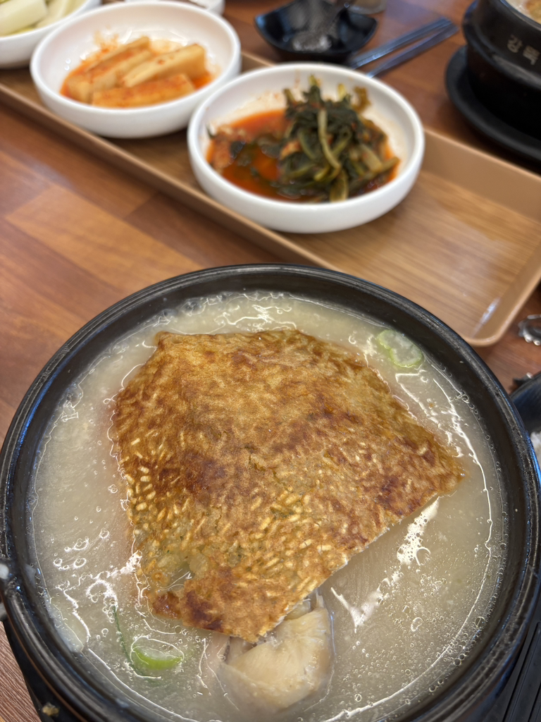 Rorosamgyetang (로로삼계탕) 1