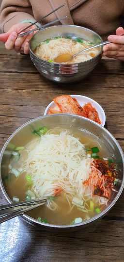 Yetnalmyeolchiguksu (옛날멸치국수) 1