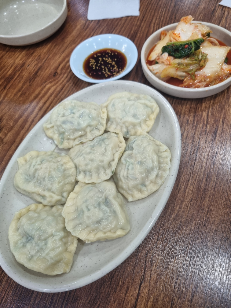 Haksaengbunsik (학생분식) 1
