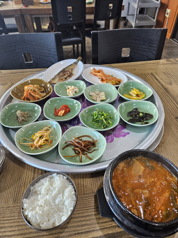 Gonyanghanumaeul (곤양한우마을) 1