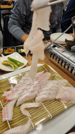 Gomsusan hoe susanmulsenta (곰수산 회 수산물센타) 1